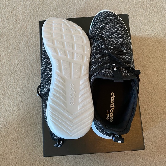SOLD- Adidas cloudfoam sneakers - Picture 4 of 4
